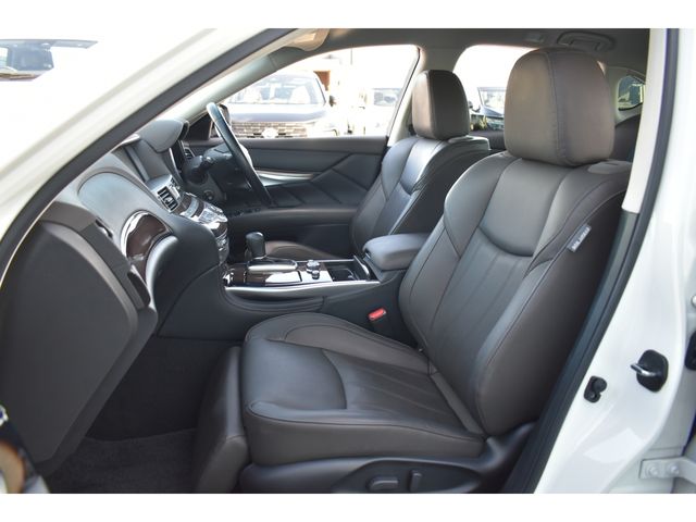 NISSAN FUGA HYBRID 2017