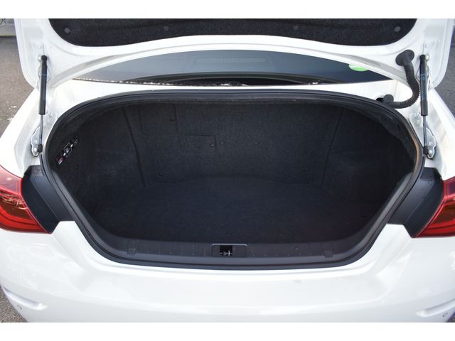 NISSAN FUGA HYBRID 2017