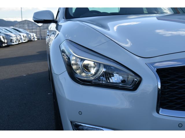 NISSAN FUGA HYBRID 2017