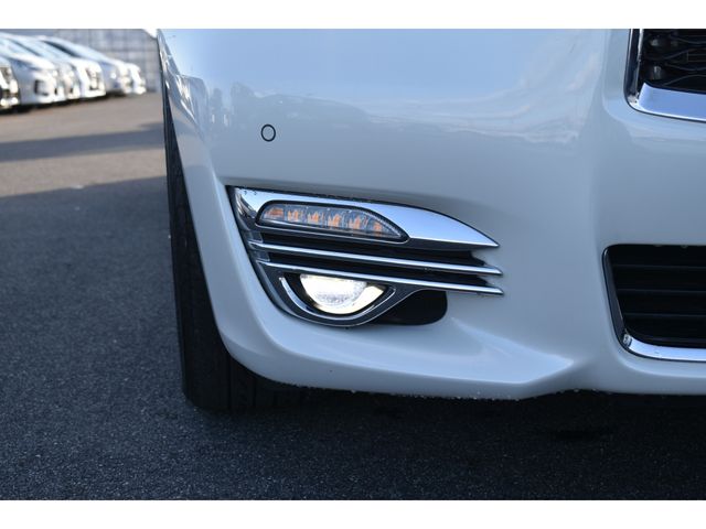 NISSAN FUGA HYBRID 2017