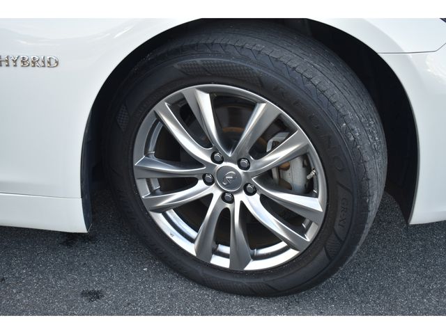 NISSAN FUGA HYBRID 2017