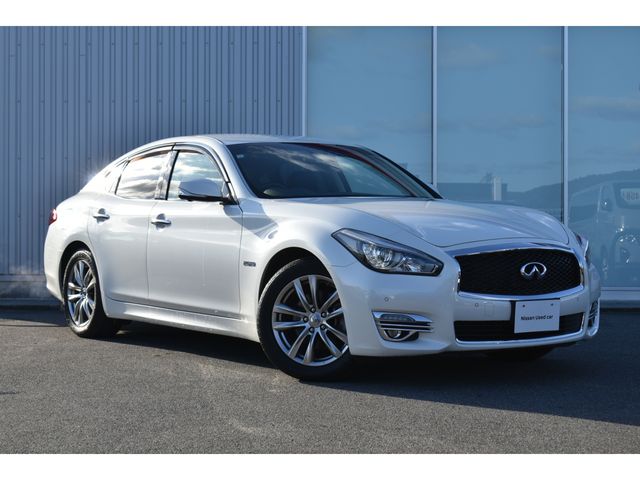 NISSAN FUGA HYBRID 2017