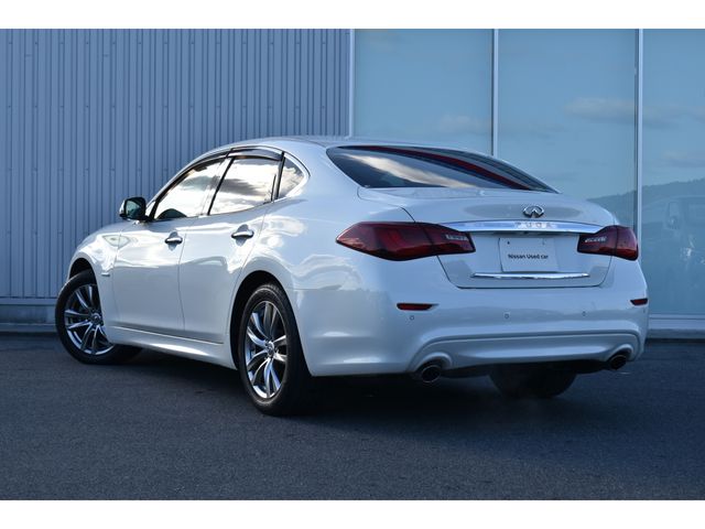 NISSAN FUGA HYBRID 2017