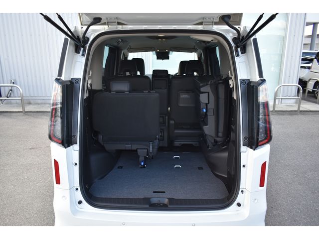 NISSAN SERENA  WG 2024