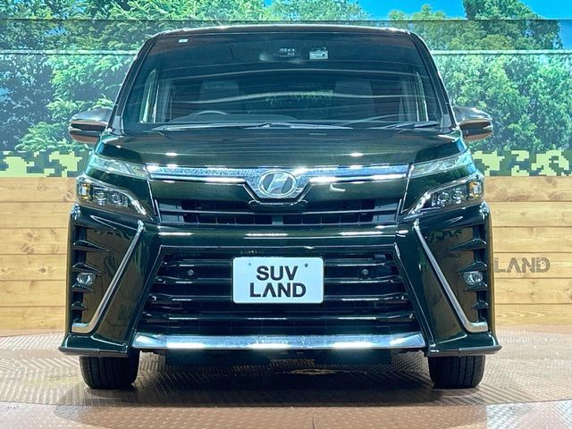TOYOTA VOXY 2019