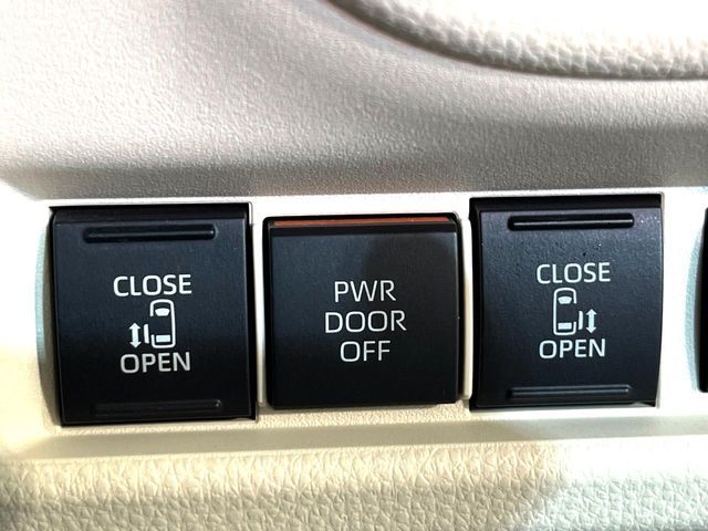 TOYOTA SIENTA HYBRID 2022