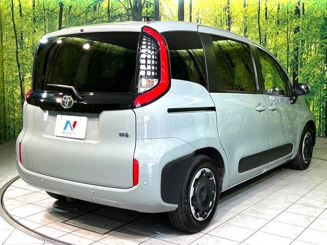 TOYOTA SIENTA HYBRID 2022