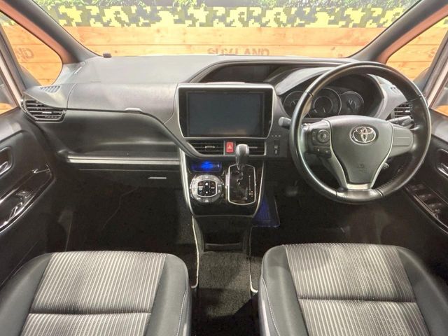TOYOTA VOXY 2018
