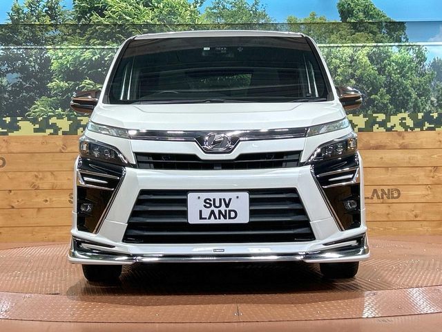 TOYOTA VOXY 2018