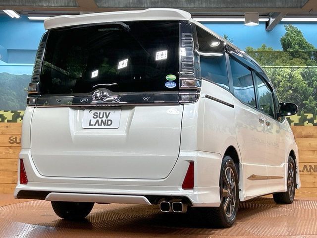 TOYOTA VOXY 2018