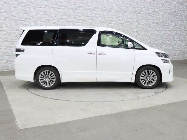 TOYOTA VELLFIRE 2013