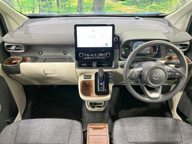 TOYOTA SIENTA HYBRID 2025