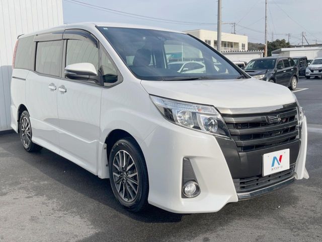 TOYOTA NOAH 2017