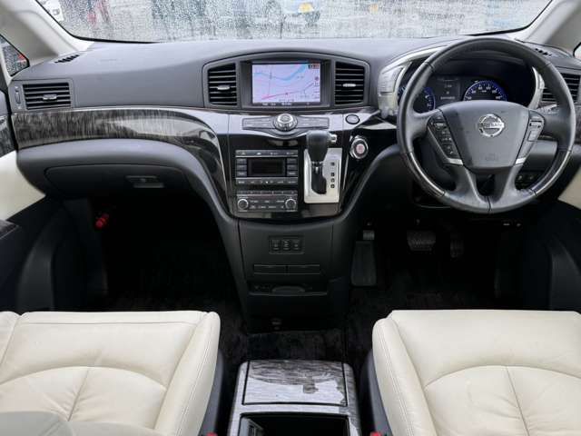 NISSAN ELGRAND  4WD 2017