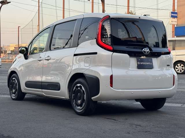 TOYOTA SIENTA HYBRID 2022