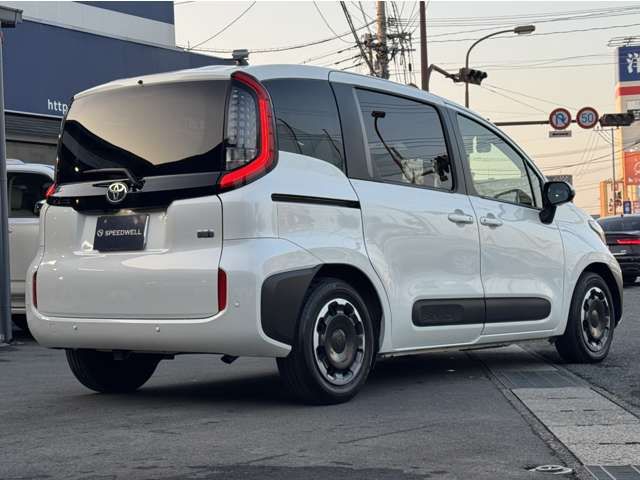 TOYOTA SIENTA HYBRID 2022