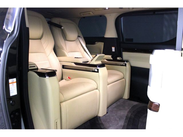 TOYOTA ALPHARD hybrid 4WD 2017