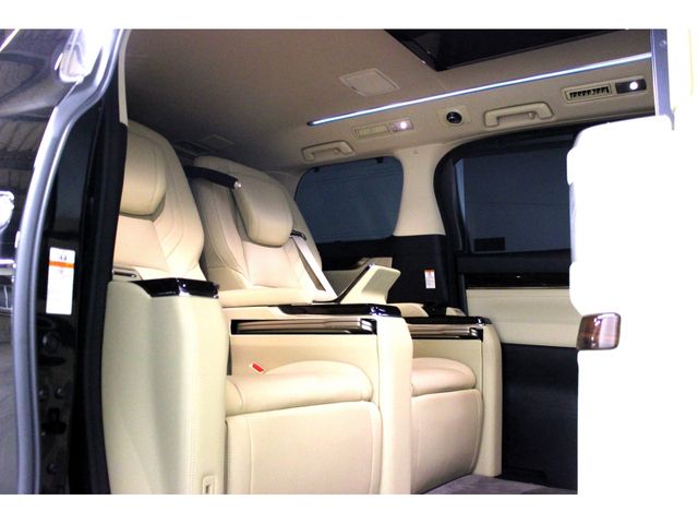 TOYOTA ALPHARD hybrid 4WD 2017