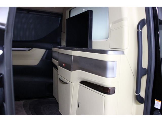 TOYOTA ALPHARD hybrid 4WD 2017