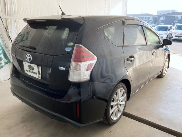 TOYOTA PRIUS Alpha 2015
