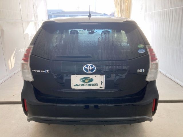 TOYOTA PRIUS Alpha 2015