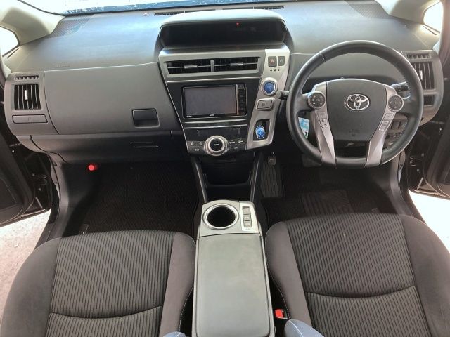 TOYOTA PRIUS Alpha 2015