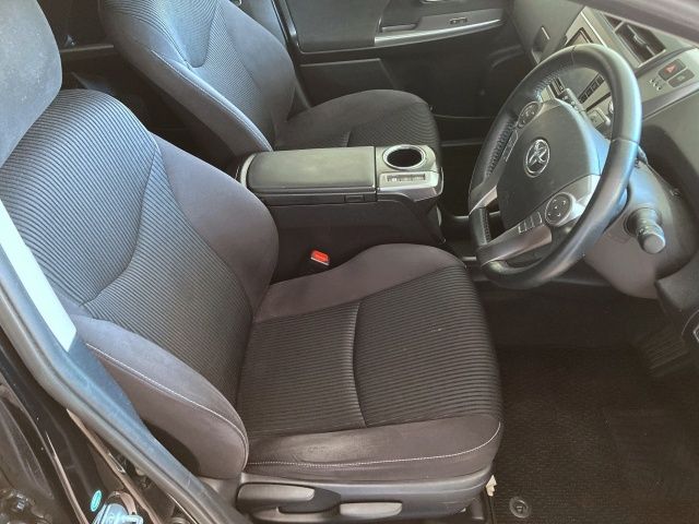 TOYOTA PRIUS Alpha 2015