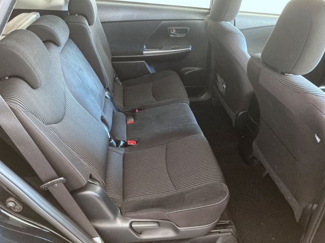 TOYOTA PRIUS Alpha 2015