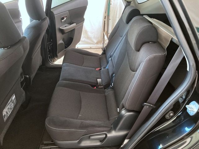 TOYOTA PRIUS Alpha 2015