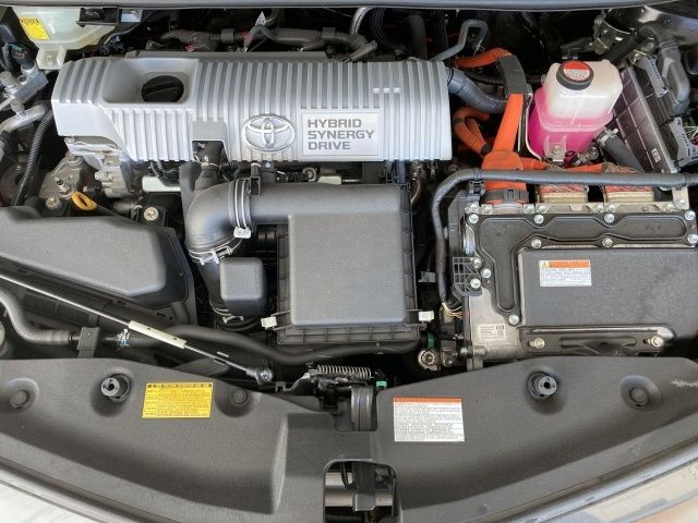 TOYOTA PRIUS Alpha 2015