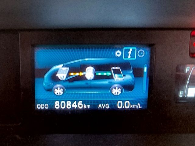 TOYOTA PRIUS Alpha 2015