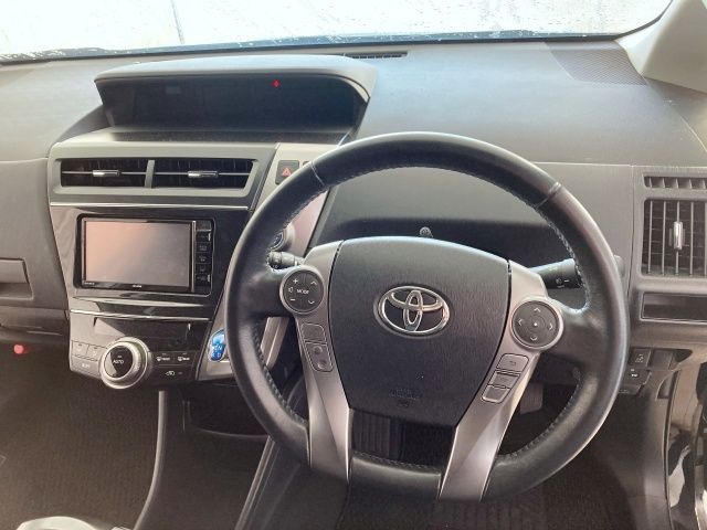 TOYOTA PRIUS Alpha 2015