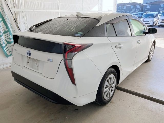 TOYOTA PRIUS 2018