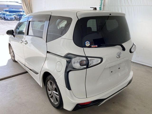 TOYOTA SIENTA 2016