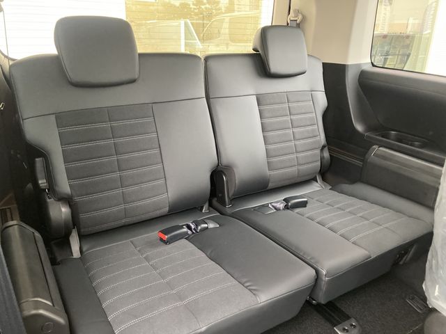 MITSUBISHI DELICA D:5 4WD 2025