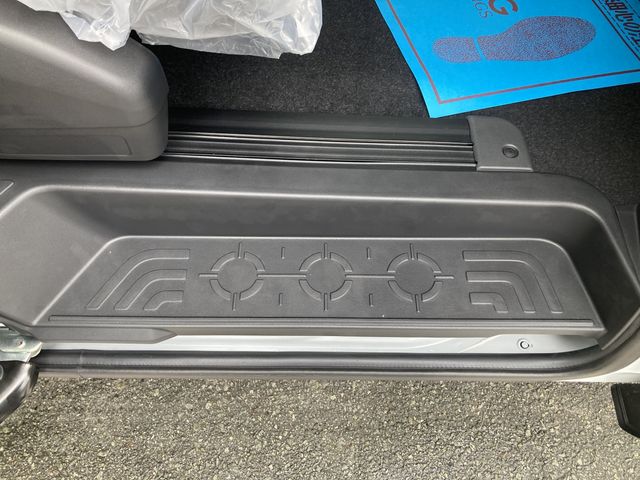 MITSUBISHI DELICA D:5 4WD 2025