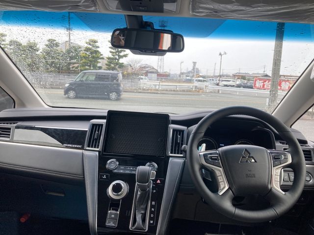 MITSUBISHI DELICA D:5 4WD 2025