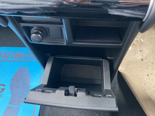 MITSUBISHI DELICA D:5 4WD 2025