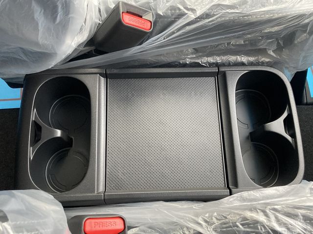 MITSUBISHI DELICA D:5 4WD 2025