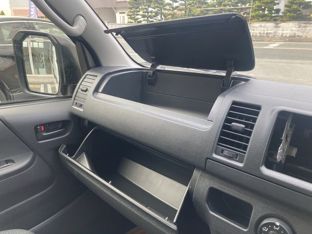 TOYOTA HIACE van 2WD 2025