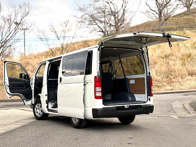 TOYOTA HIACE van 4WD 2025