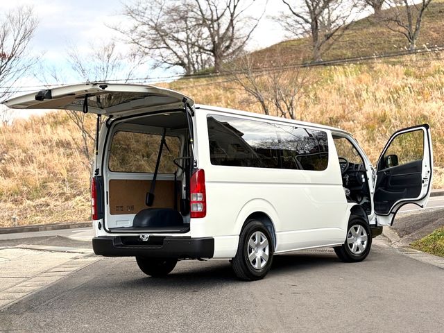 TOYOTA HIACE van 4WD 2025