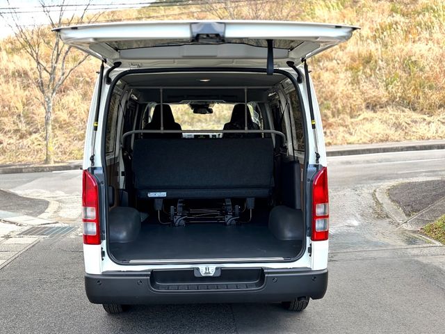 TOYOTA HIACE van 4WD 2025