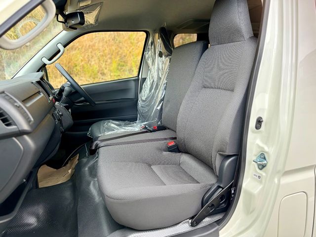 TOYOTA HIACE van 4WD 2025