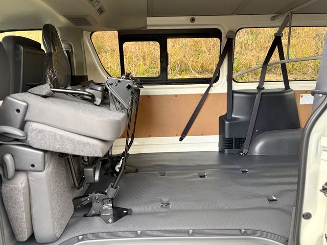 TOYOTA HIACE van 4WD 2025