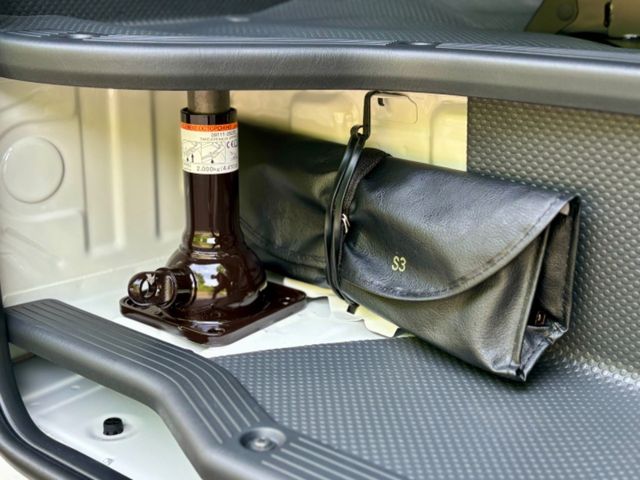 TOYOTA HIACE van 4WD 2025