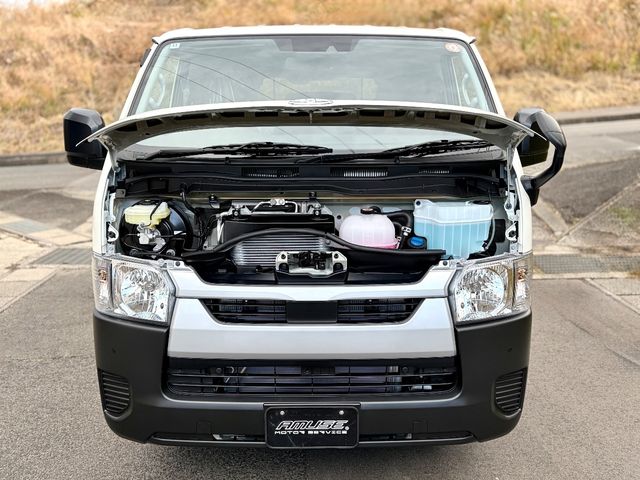 TOYOTA HIACE van 4WD 2025