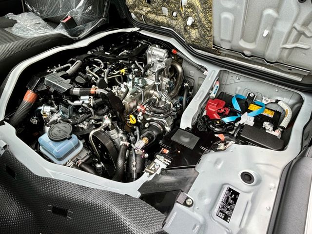 TOYOTA HIACE van 4WD 2025