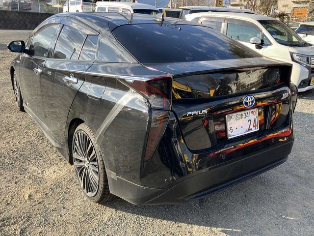 TOYOTA PRIUS 2017