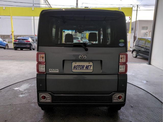 TOYOTA PIXIS MEGA 2016